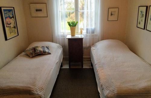 Aahus Cabin | Family-Friendly Stay at Gårdshus Torget Åhus Awaits You