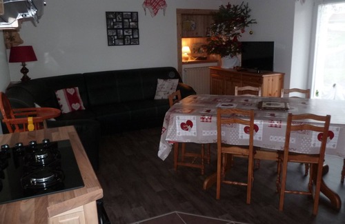 Le Syndicat House | Gérardmer Cottage: Perfect for Families, Pet-Friendly Retreat