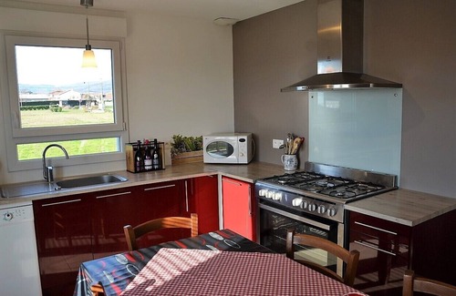 Saint-Etienne-des-Oullieres House | Gîte de la Perdrix Rouge: Family-Friendly in Beaujolais