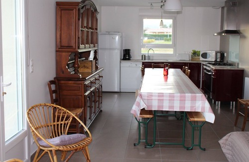 Saint-Etienne-des-Oullieres House | Gîte de la Perdrix Rouge: Family-Friendly in Beaujolais