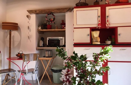 Alex Condo | Cozy Gîte à Alex: Family Farmhouse with Breakfast & Kitchen