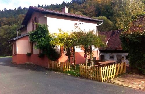 Henridorff House | Inviting Gîte À l Écluse 18: Pet Friendly & Family Ready