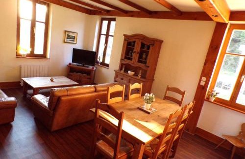 Henridorff House | Inviting Gîte À l Écluse 18: Pet Friendly & Family Ready