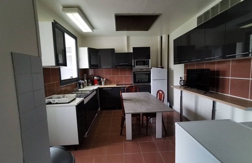 Esbly Apartment | Inviting Gîte à l'orée du parc in Esbly for 8 Guests