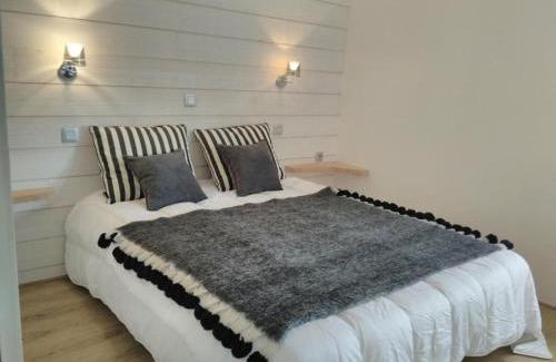 Saint-Brice-sur-Vienne House | Idyllic Gîte à la campagne: Rated 9.5 for Family Fun