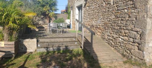 Saint-Brice-sur-Vienne House | Idyllic Gîte à la campagne: Rated 9.5 for Family Fun