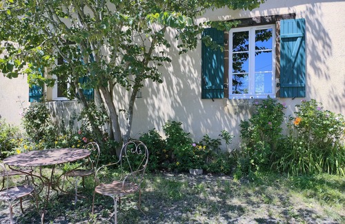 Sarge-les-le-Mans Cottage | Relaxing Gîte à la Campagne with Spa and Pet-Friendly Amenities