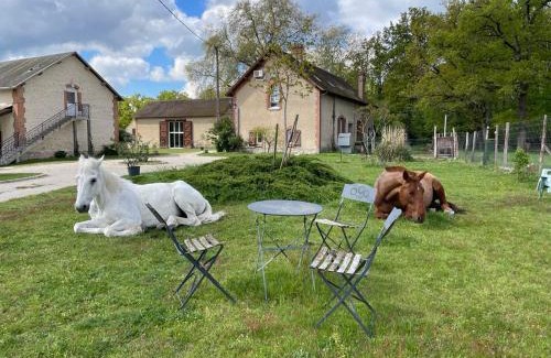 Lorris Apartment | Relax at Gîte Les Grandes Maisons with Spa and Hot Tub