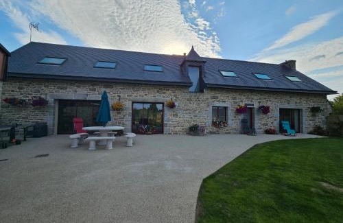 Bourbriac House | Gîte à la campagne avec piscine intérieure