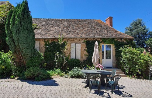 Sarrazac Cottage | Gîte à la Ferme en Périgord: Pet-Friendly Retreat with Pool