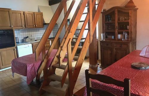 La Robine-sur-Galabre House | Serene Gîte à la ferme La Bedigue with Breakfast & Kid-Friendly