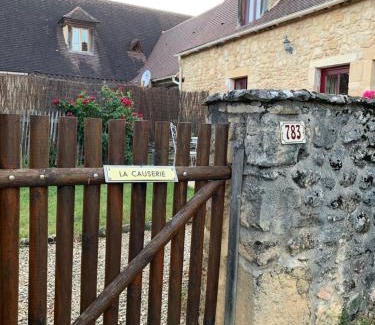 Savignac-de-Miremont House | Relax at Gîte à la Ruelle "Pierre et Mamie" with Ocean View