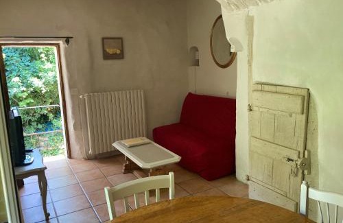 Rustrel House | Pet and Child-Friendly Gîte in Rustrel - Rated 8/10
