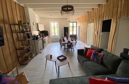 Villereal House | Relaxing Gîte à Villeréal with Spa and Hot Tub Access