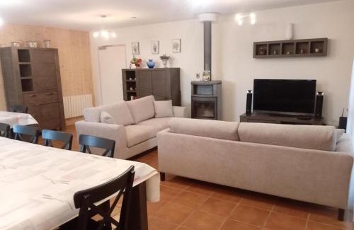 Mesples House | Eco-Friendly Retreat with Garden & Child-Friendly Amenities