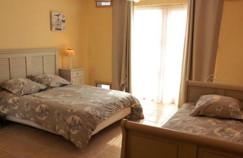Mesples House | Eco-Friendly Retreat with Garden & Child-Friendly Amenities