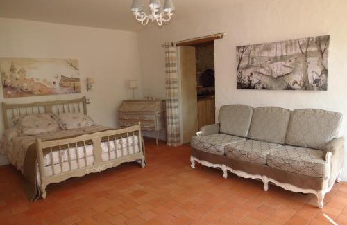 Clermont-Creans Apartment | Eco-Friendly Gîte near Zoo & Theatre Festival - 9.8 Rated