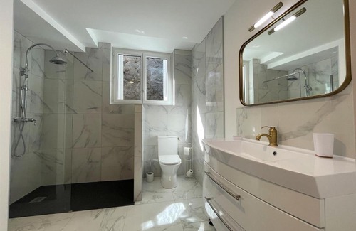 Oloron-Sainte-Marie Apartment | Historic Gîte Ô PYRÉNÉES: Family-Friendly Retreat with 9.5/10