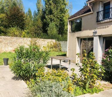 Vernou-la-Celle-sur-Seine House | Spacious Maison for Families near Fontainebleau with Pets