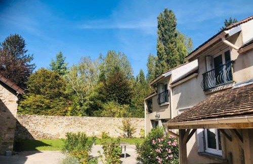 Vernou-la-Celle-sur-Seine House | Spacious Maison for Families near Fontainebleau with Pets