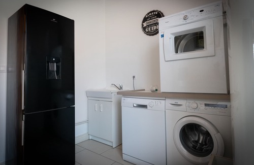 Wittes House | Spacious Gîte with Pool & Pet-Friendly Amenities