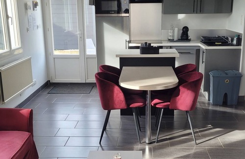 Omonville House | Tranquil Gîte for Up to 4 Guests with Pool Access