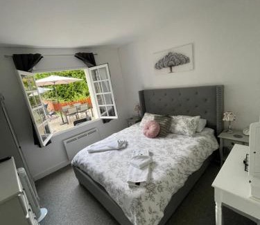 Excideuil Apartment | Exceptional Family Apartment with Pool Near Château d'Excideuil