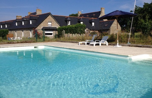 Tregunc Cottage | Cozy Gîte for Two with Pool & Steps to the Beach