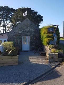 Roscanvel House | Gîte 200m from the Sea with Oceanfront Views, Rated 9.5