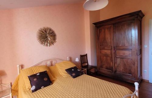 Salles-Lavalette House | Gîte 3 ch. avec jardin, cheminée, animaux admis, WIFI, parking, proche loisirs & châteaux - FR-1-653-269