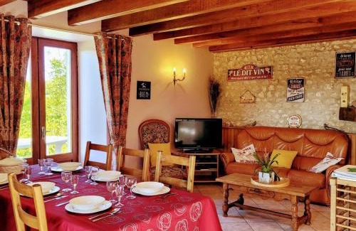 Salles-Lavalette House | Gîte 3 ch. avec jardin, cheminée, animaux admis, WIFI, parking, proche loisirs & châteaux - FR-1-653-269