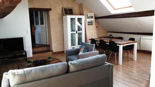 Villeneuve-sous-Pymont House | Beautiful Gîte du Château de Feschaux with Ocean Views
