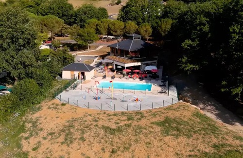 Lissac-sur-Couze Villa | Discover Camping Lake Causse: Cozy Cottage with Lake View