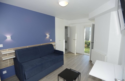 Saint-Gildas-de-Rhuys House | Cozy Gîte with Garden Steps from Kercambre Beach