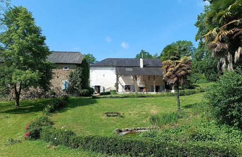 Sevignacq-Meyracq House | Family-Friendly Gîte in Vallée D'Ossau with Pool & Garden