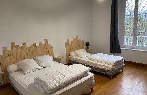 Les Ressuintes House | Tranquil Gîte with Private Garden & BBQ near La Ferté-Vidame