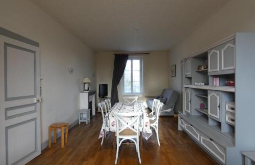 Les Ressuintes House | Tranquil Gîte with Private Garden & BBQ near La Ferté-Vidame