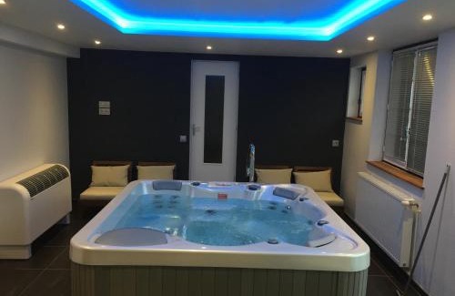 Cramant House | Spacious Gîte for 8-14 in Champagne with Relaxing Hot Tub
