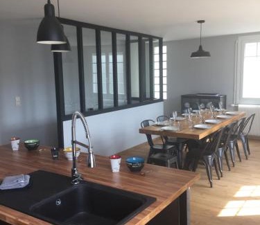 Cramant House | Spacious Gîte for 8-14 in Champagne with Relaxing Hot Tub