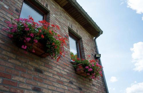Trois-Ponts House | Pet-Friendly Gîte A La Violette: 8.7/10 Guest Rated Stay