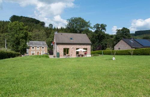 Trois-Ponts House | Pet-Friendly Gîte A La Violette: 8.7/10 Guest Rated Stay