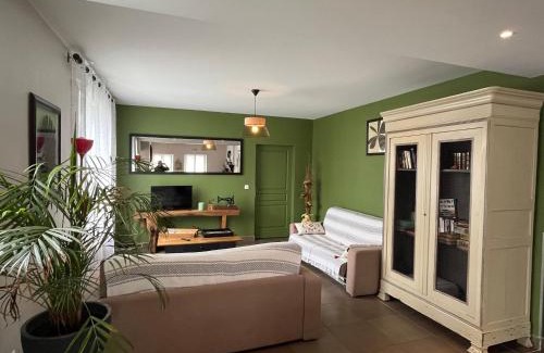 Commequiers House | Gîte Commequiers: Spacious 5-Room Retreat for 11 Guests