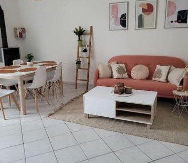 Noyers-sur-Cher House | Family-Friendly Gîte Animals King'Dôme near Beauval Zoo