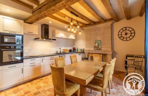 Saint-Remy-la-Varenne House | Gîte Apolise: Pet-Friendly Retreat with Breakfast Included