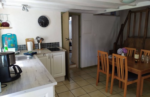 Plonevez-du-Faou Cottage | Gîte Ar Parkou: Pet-Friendly Breton House with Pool