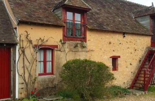 Asnieres sur Vegre House | Cozy Gîte Asnières-sur-Vègre with Pool & Child-Friendly Features