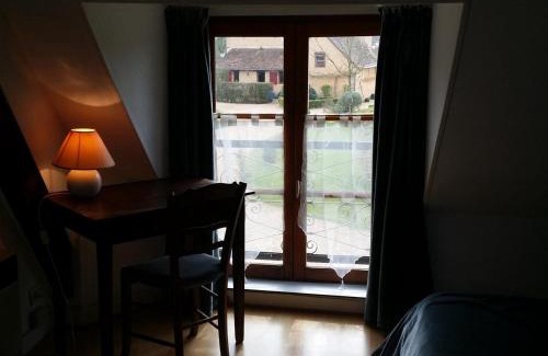Asnieres sur Vegre House | Cozy Gîte Asnières-sur-Vègre with Pool & Child-Friendly Features