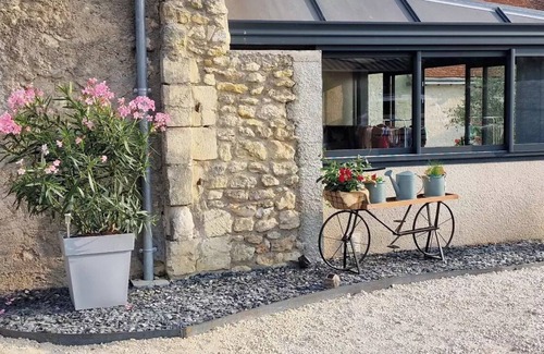 Mosnes House | Unique Gîte for Up to 8 Guests with Private Pool