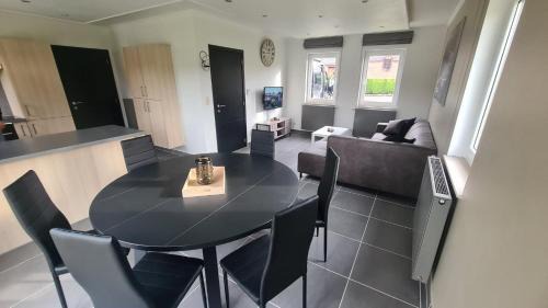 Anhée House | Gîte au 14: Tranquil Retreat with Garden Near Dinant