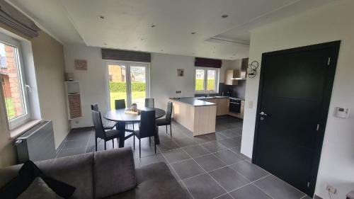 Anhée House | Gîte au 14: Tranquil Retreat with Garden Near Dinant